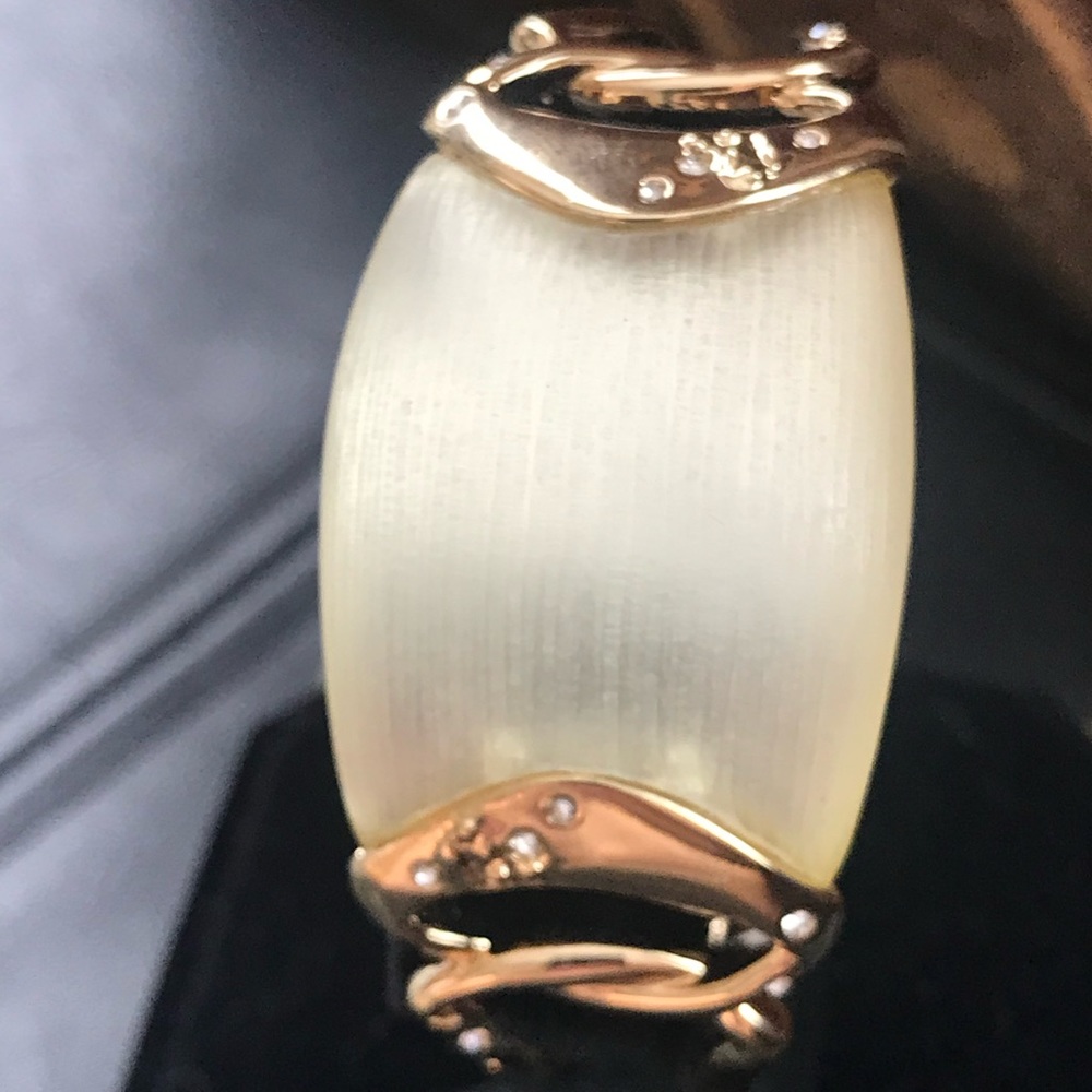 Alexis Bittar Gold and Cream Sculpted Link Bracelet - Picture 3 of 8
